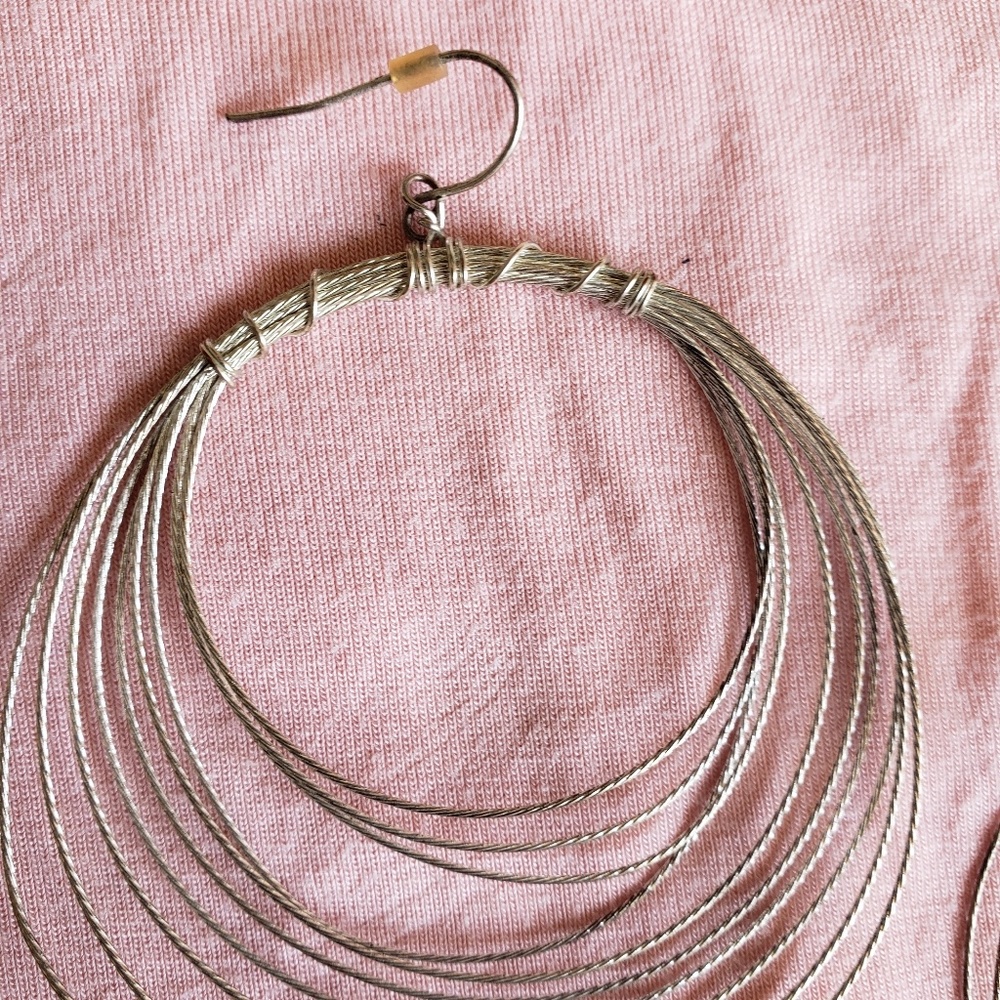 Wire earrings - Picture 3 of 3